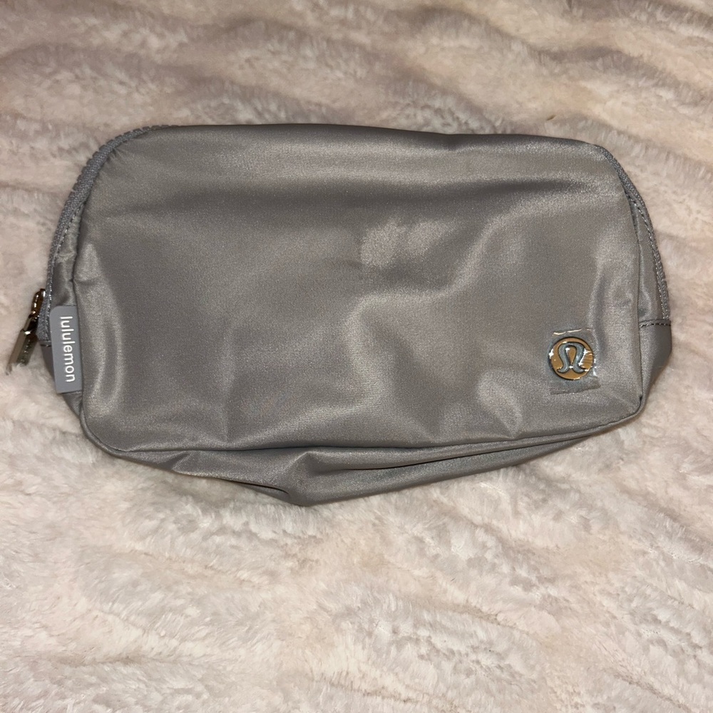 NWT Silver Lululemon Belt Bag - Picture 7 of 7